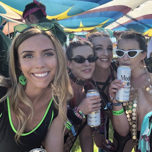 Meet your Posher, Caitlin - Picture 12 of 16